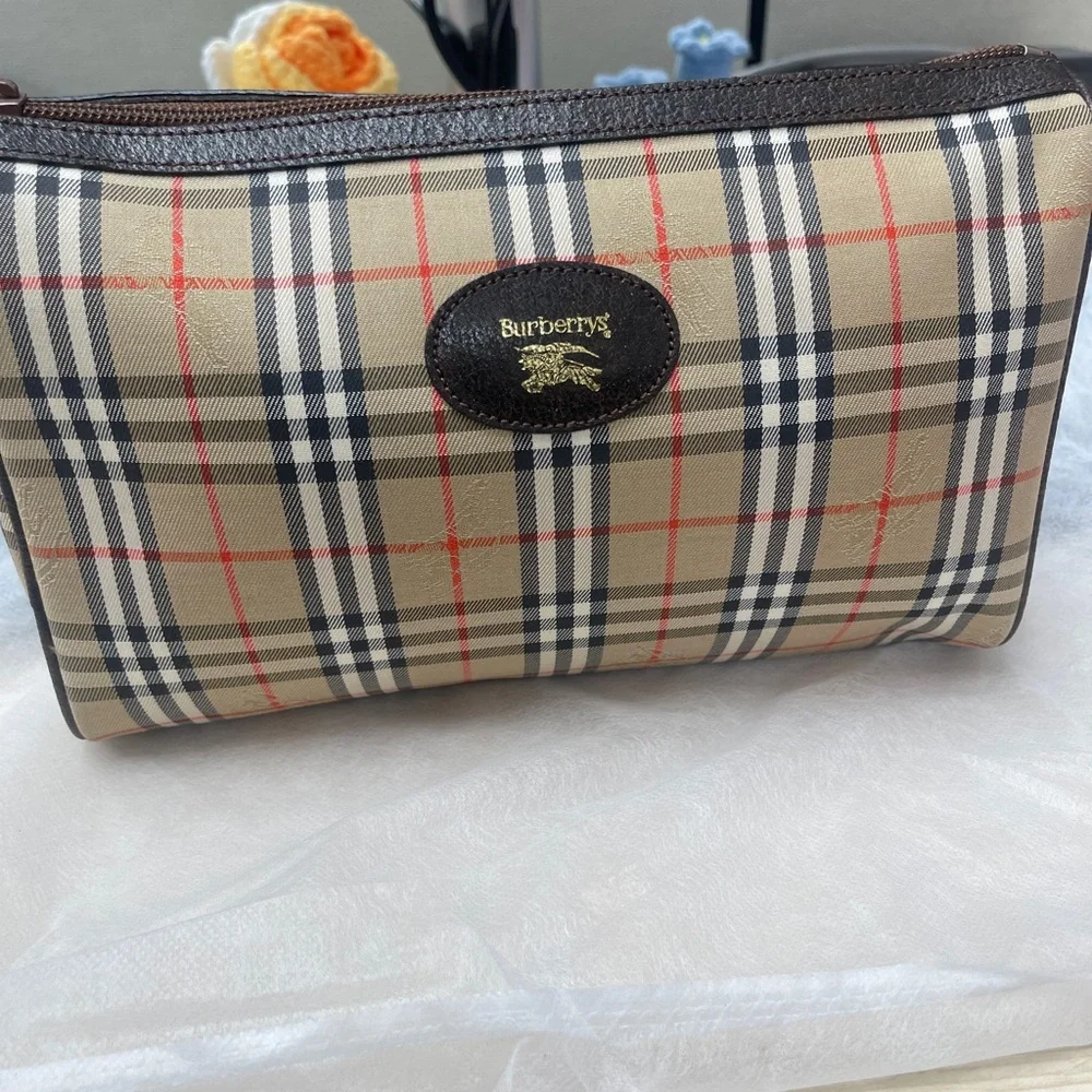 Burberry elegant handbag